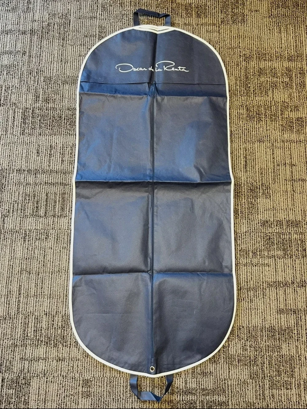 Oscar de la Renta • Garment Bag